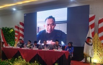 Achmad Fauzi Terima SK Penetapan dari KPU Sumenep